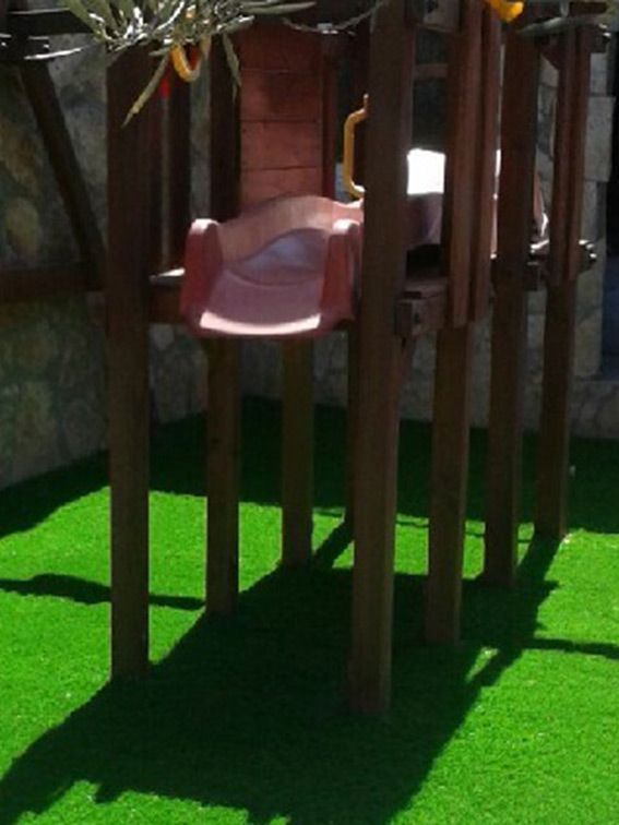 Cesped artificial lima 40 instalado en una zona de parque infantil Cesped artificial lima 40 instalado en una zona de parque infantil