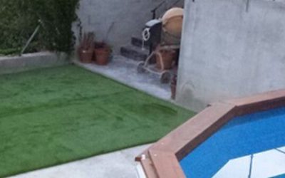 INSTALACION CESPED ARTIFICIAL V30 ALREDEDOR DE UNA PISCINA