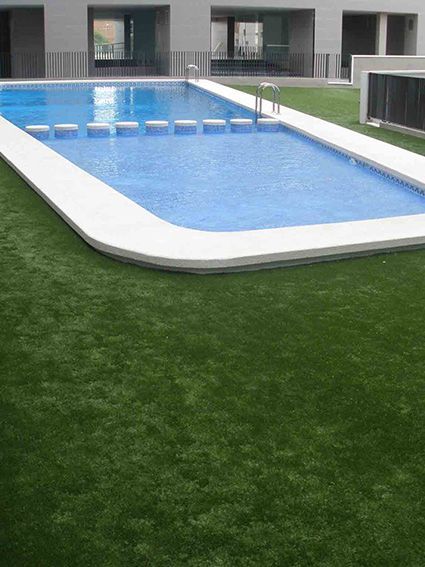 cesped artificial instalado en piscina comunitaria cesped artificial instalado en piscina comunitaria