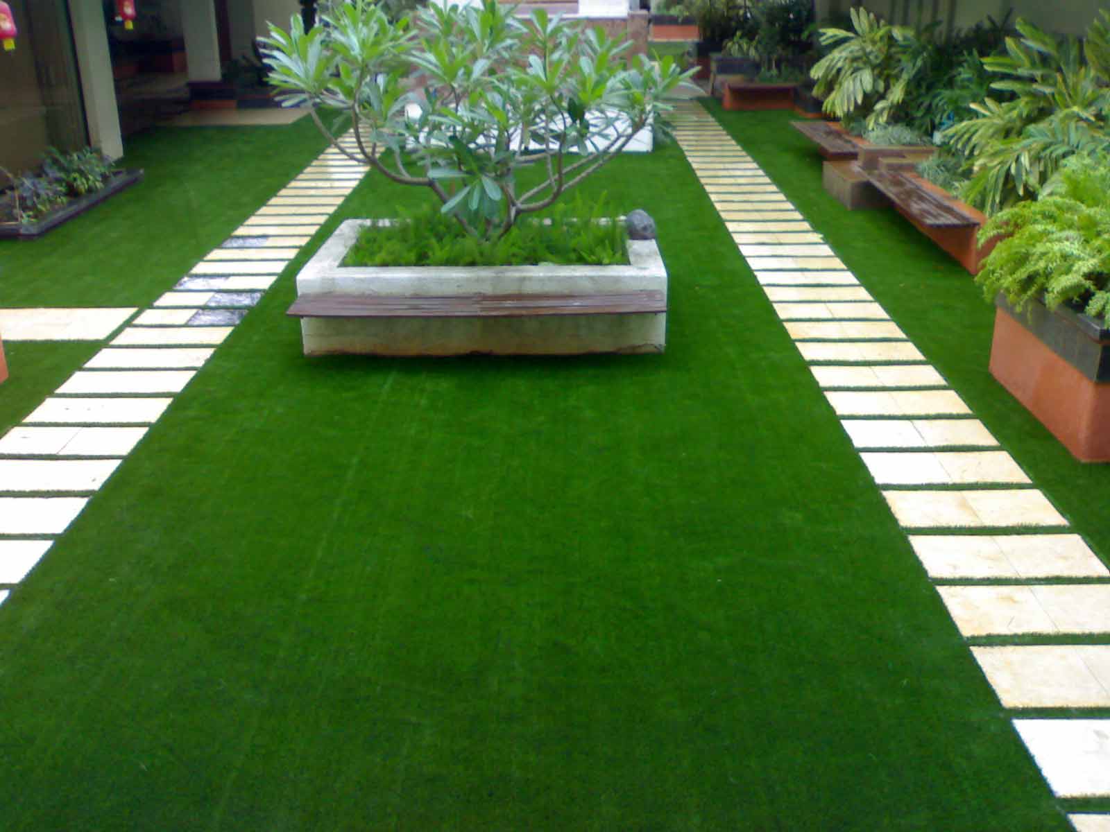 cesped artificial Castellon instalacion en un patio exterior