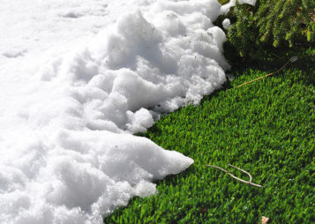 Consejos para limpiar la nieve de nuestro césped artificial.